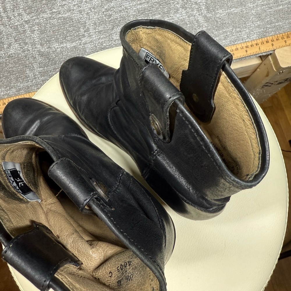 Frye Jackie Button Detail Short Black Leather Western Bootie Size 8.5 - Picture 9 of 9